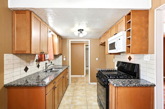 1507 Willow Rock Road, Houston, TX 77088