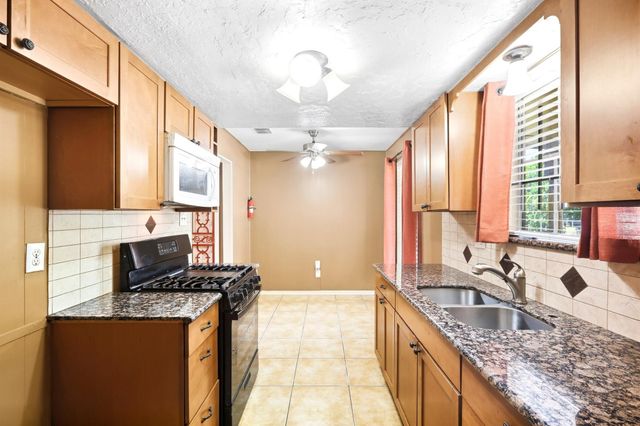 1507 Willow Rock Road, Houston, TX 77088
