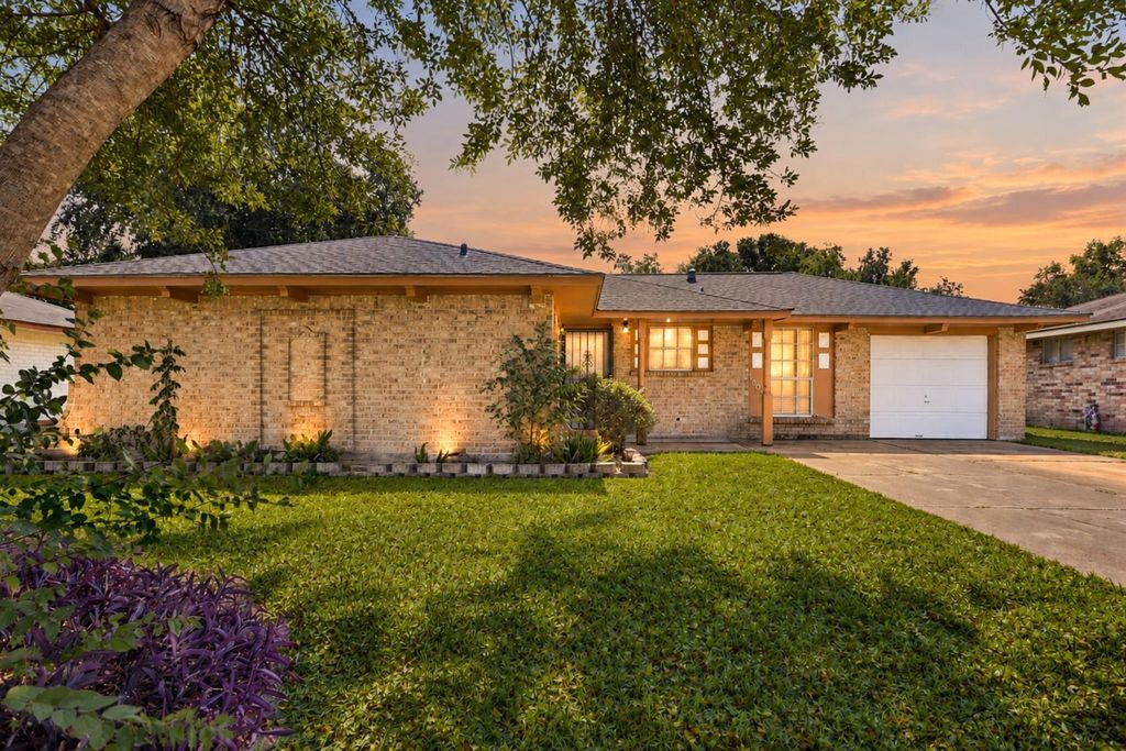 1507 Willow Rock Road, Houston, TX 77088