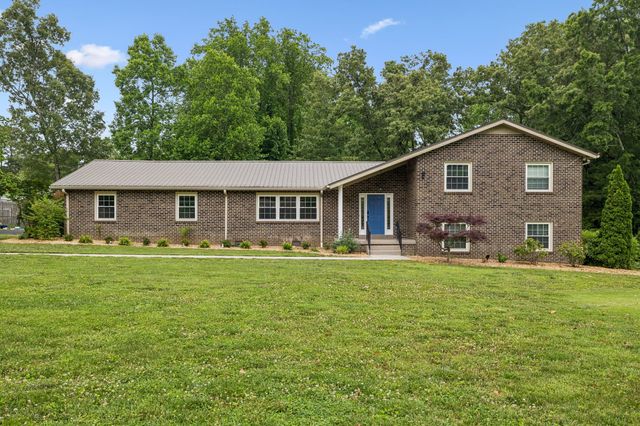 220 Lakewood Dr, Tullahoma, TN 37388