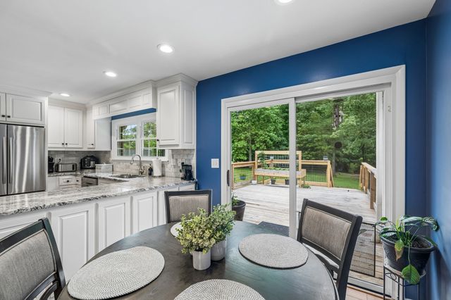 220 Lakewood Dr, Tullahoma, TN 37388