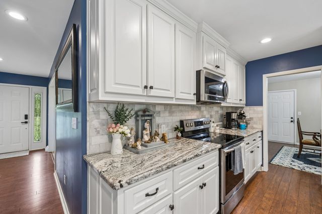220 Lakewood Dr, Tullahoma, TN 37388