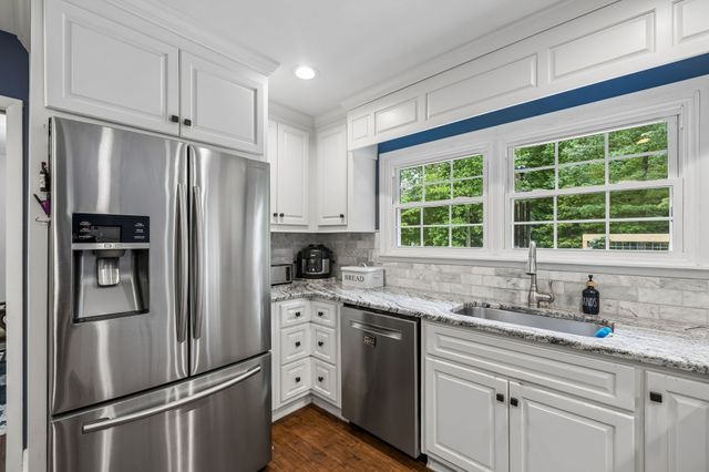 220 Lakewood Dr, Tullahoma, TN 37388