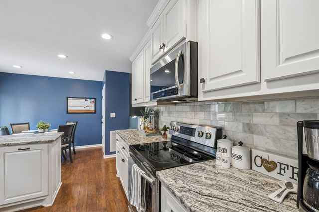 220 Lakewood Dr, Tullahoma, TN 37388
