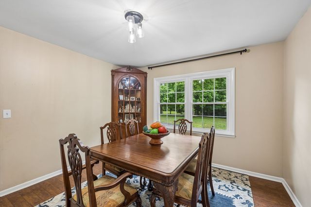 220 Lakewood Dr, Tullahoma, TN 37388