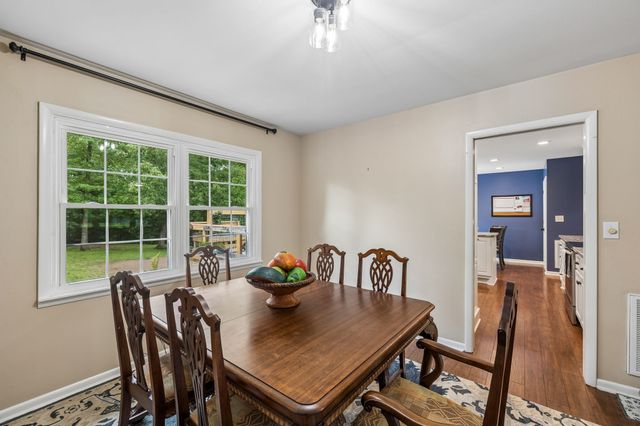 220 Lakewood Dr, Tullahoma, TN 37388