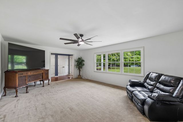 220 Lakewood Dr, Tullahoma, TN 37388