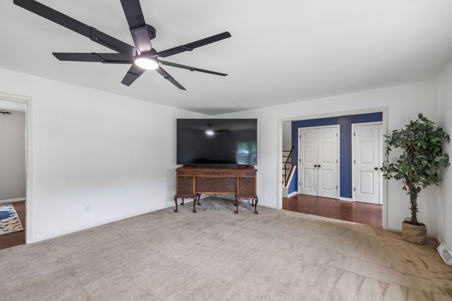 220 Lakewood Dr, Tullahoma, TN 37388