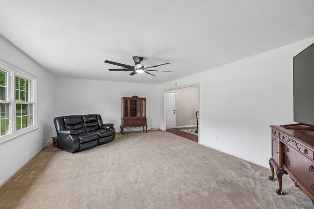 220 Lakewood Dr, Tullahoma, TN 37388