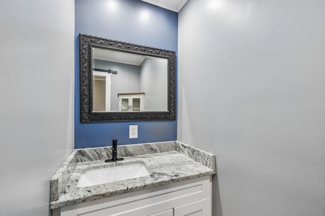220 Lakewood Dr, Tullahoma, TN 37388