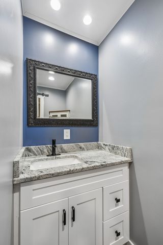 220 Lakewood Dr, Tullahoma, TN 37388