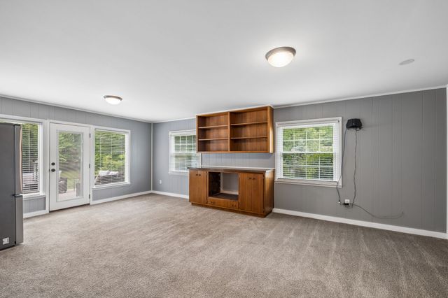 220 Lakewood Dr, Tullahoma, TN 37388