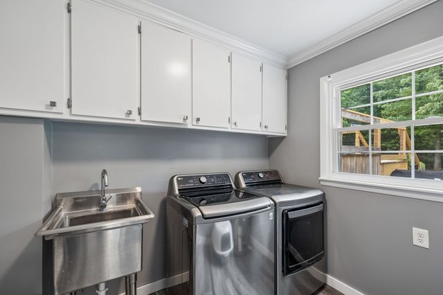 220 Lakewood Dr, Tullahoma, TN 37388