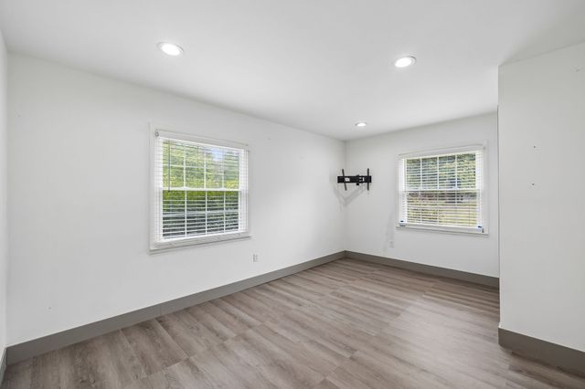 220 Lakewood Dr, Tullahoma, TN 37388