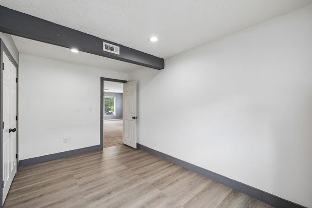 220 Lakewood Dr, Tullahoma, TN 37388