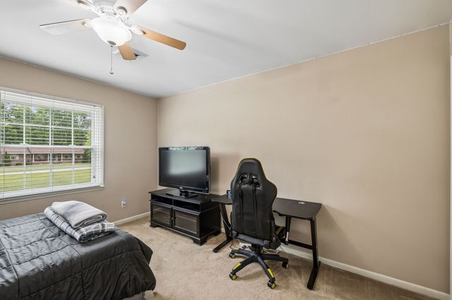 220 Lakewood Dr, Tullahoma, TN 37388