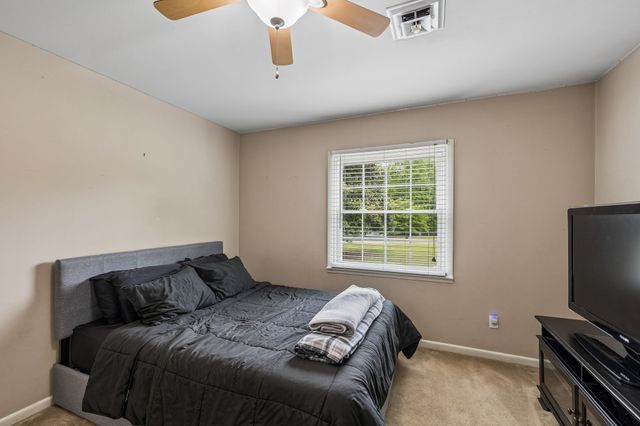 220 Lakewood Dr, Tullahoma, TN 37388