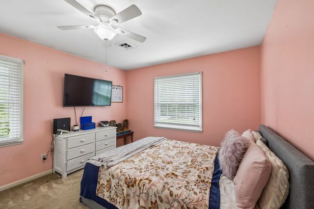 220 Lakewood Dr, Tullahoma, TN 37388