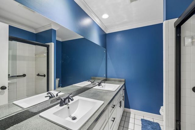 220 Lakewood Dr, Tullahoma, TN 37388