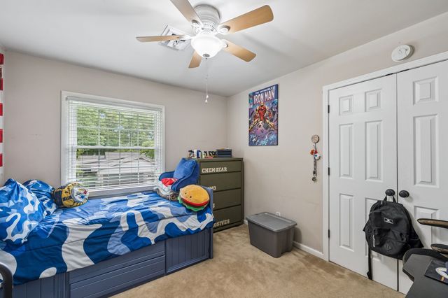 220 Lakewood Dr, Tullahoma, TN 37388