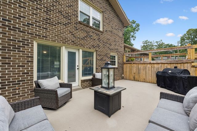 220 Lakewood Dr, Tullahoma, TN 37388