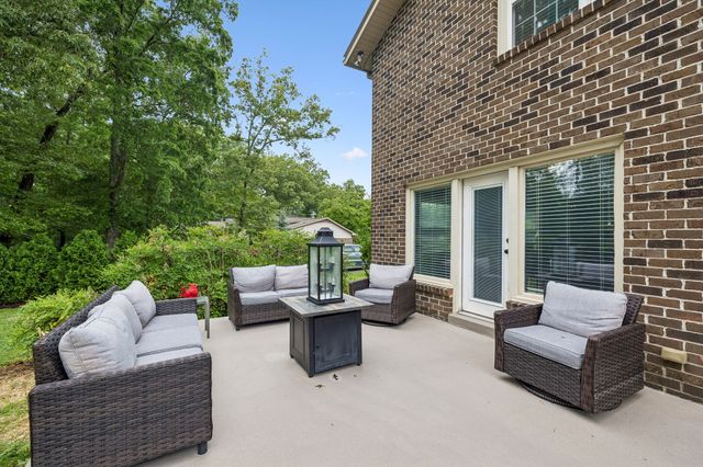 220 Lakewood Dr, Tullahoma, TN 37388
