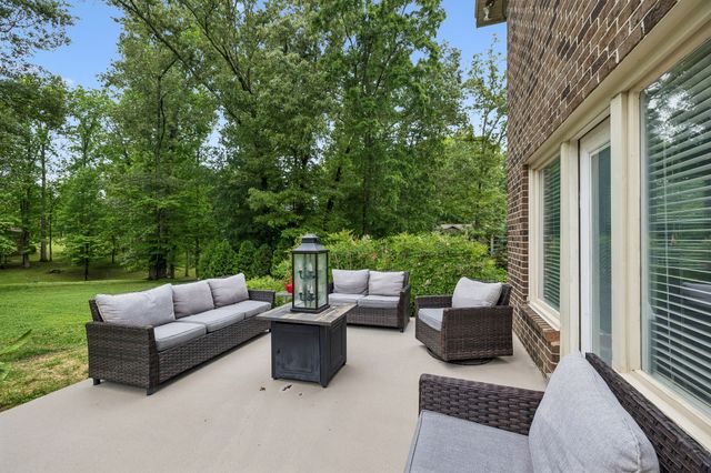 220 Lakewood Dr, Tullahoma, TN 37388