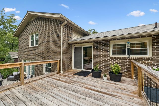 220 Lakewood Dr, Tullahoma, TN 37388