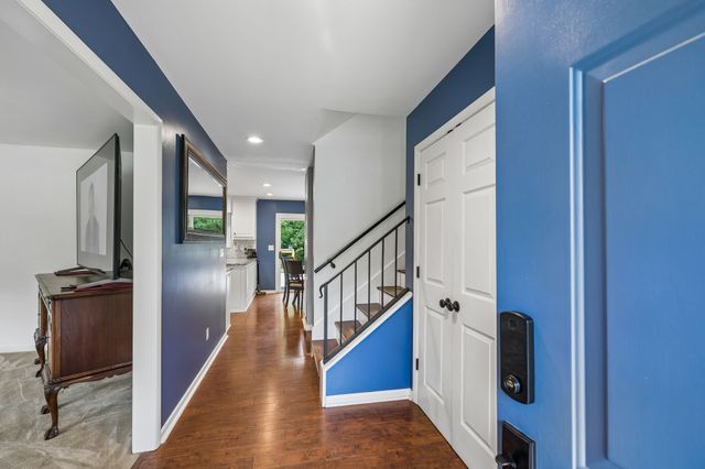 220 Lakewood Dr, Tullahoma, TN 37388