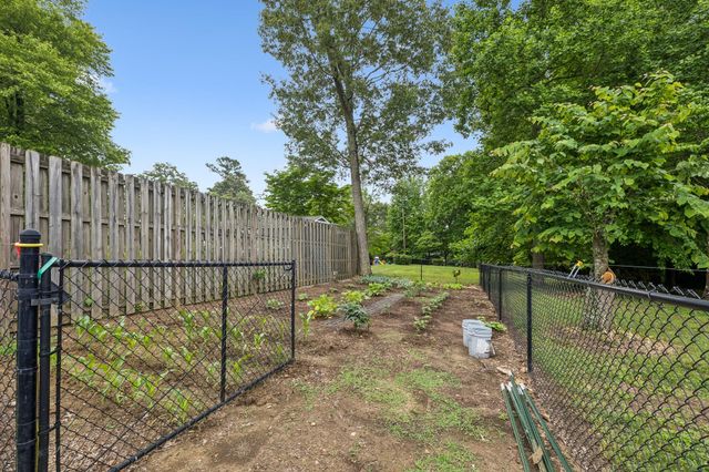220 Lakewood Dr, Tullahoma, TN 37388