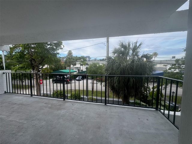 16508 NE 26th Avenue 201, North Miami Beach, FL 33160