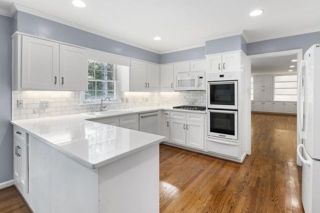 6770 River Springs Lane, Atlanta, GA 30328