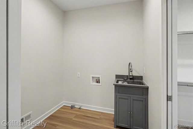 2878 Clivedon Road, Howell, MI 48843