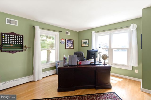 11 BEAVERS RD, Califon, NJ 07830