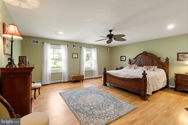 11 BEAVERS RD, Califon, NJ 07830