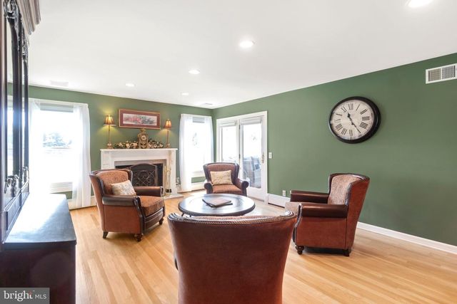 11 BEAVERS RD, Califon, NJ 07830