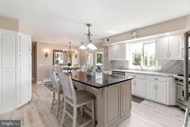 11 BEAVERS RD, Califon, NJ 07830