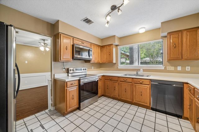 2710 Golden Leaf Drive, Houston, TX 77339