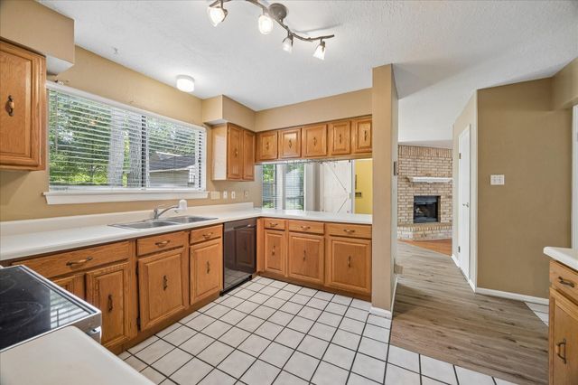 2710 Golden Leaf Drive, Houston, TX 77339