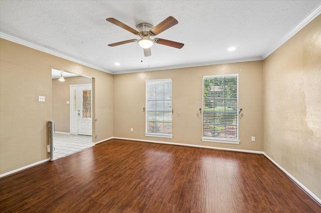 2710 Golden Leaf Drive, Houston, TX 77339