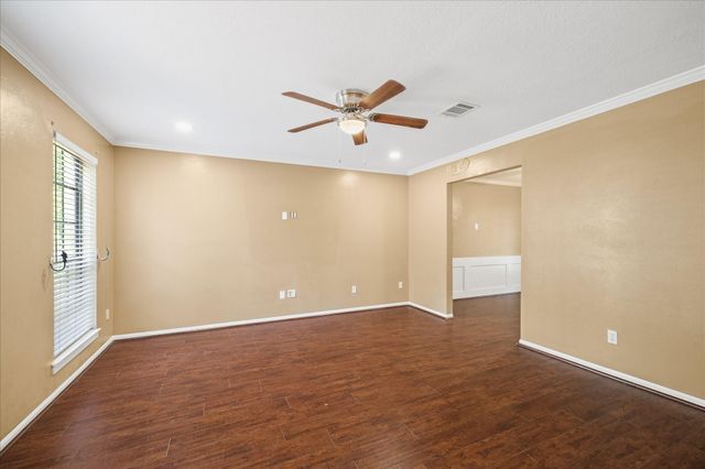 2710 Golden Leaf Drive, Houston, TX 77339