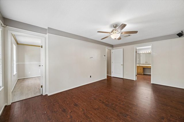 2710 Golden Leaf Drive, Houston, TX 77339