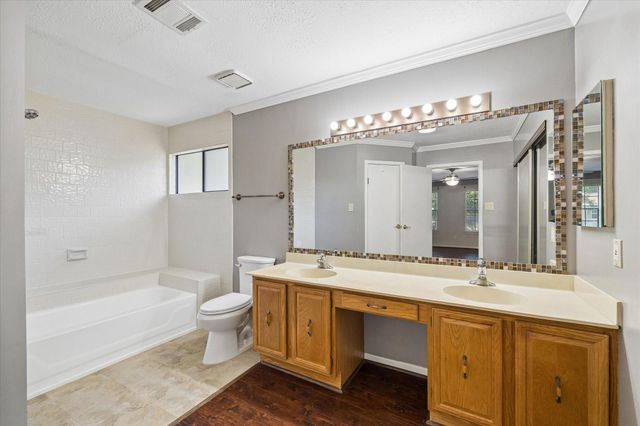 2710 Golden Leaf Drive, Houston, TX 77339