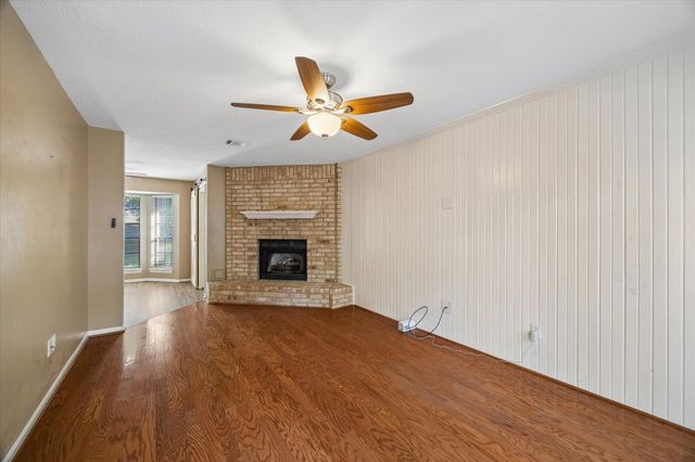 2710 Golden Leaf Drive, Houston, TX 77339