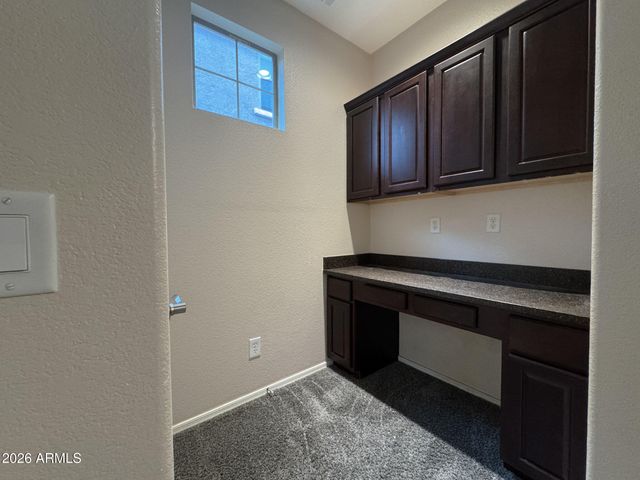 3721 E KERRY Lane, Phoenix, AZ 85050