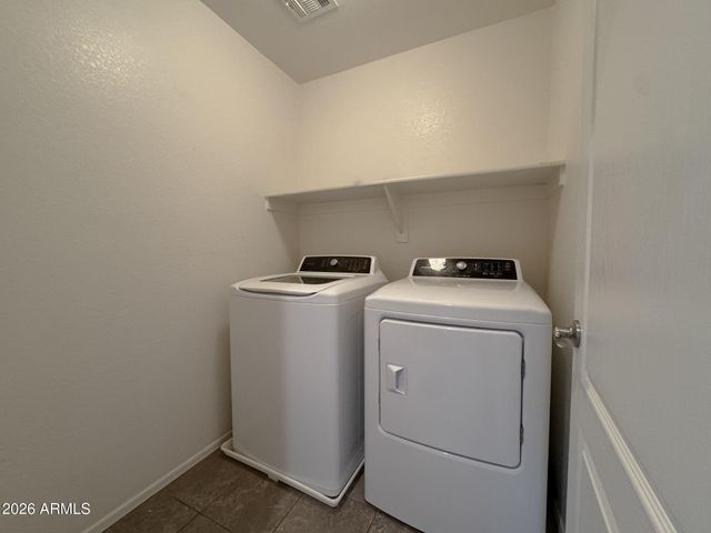 3721 E KERRY Lane, Phoenix, AZ 85050