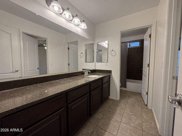 3721 E KERRY Lane, Phoenix, AZ 85050