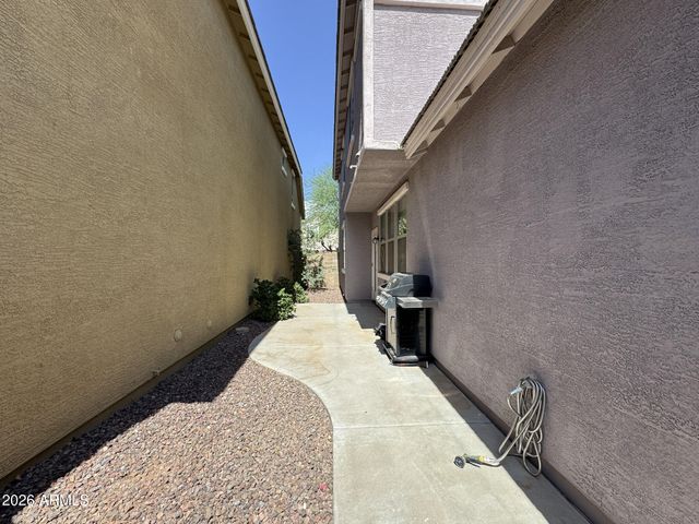 3721 E KERRY Lane, Phoenix, AZ 85050