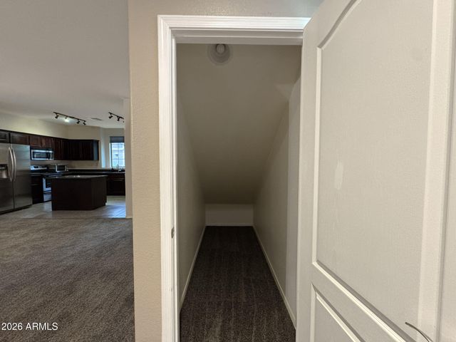 3721 E KERRY Lane, Phoenix, AZ 85050