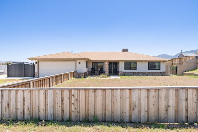 21620 Ginger Court, Tehachapi, CA 93561